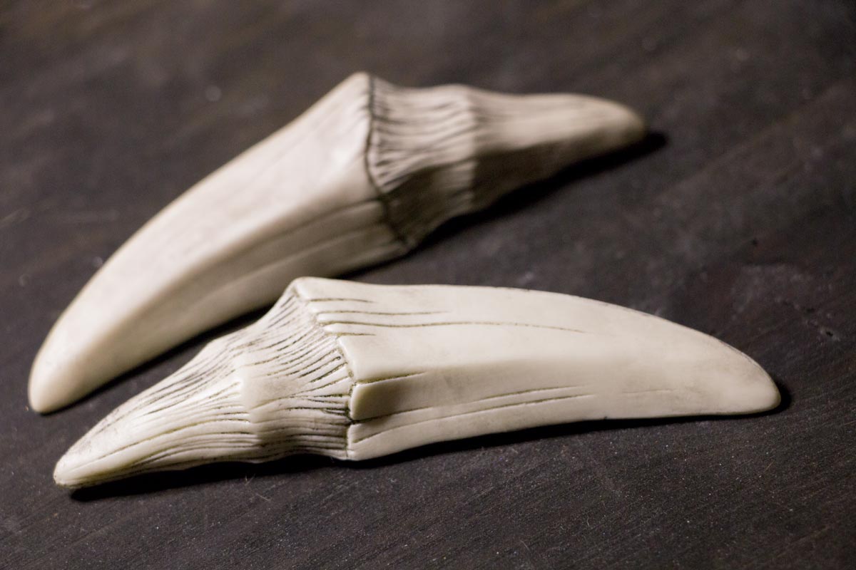 big Dragon Tooth – Replica | Folkenstal | Props and Replicas
